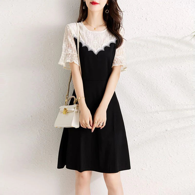 Cute Patchwork Midi-Dress With Lace