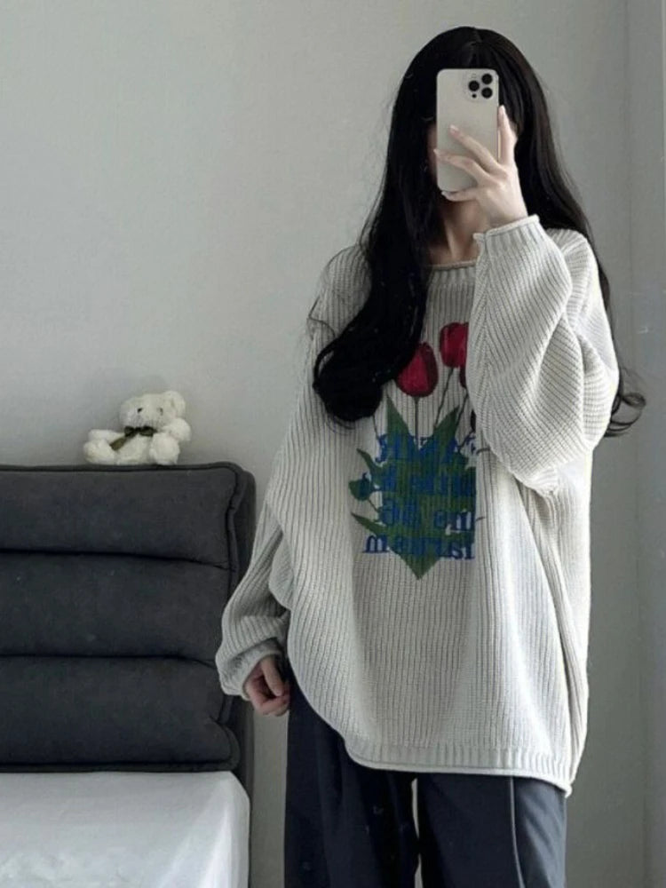 Loose-Fitting Knitted Sweater With Retro Floral Print