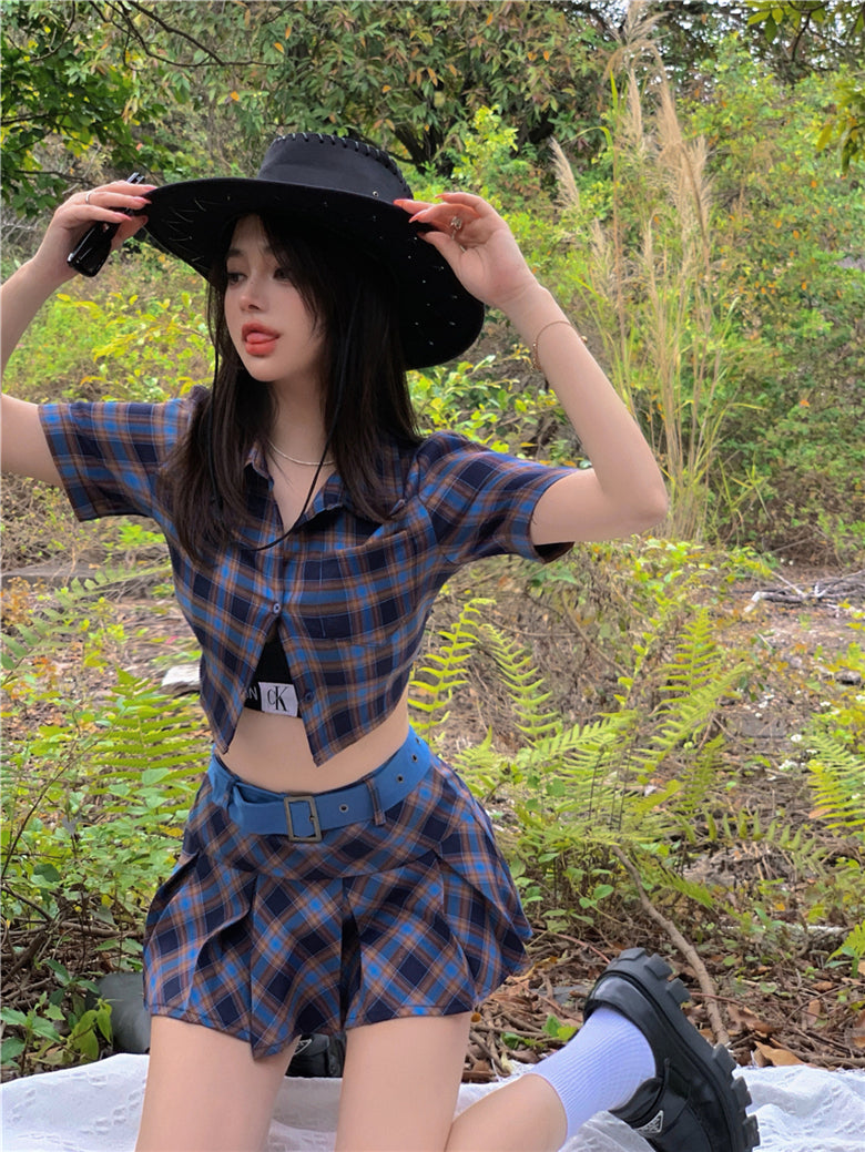 Two-Piece-Set: Cropped Plaid Shirt + Matching Pleated Skirt