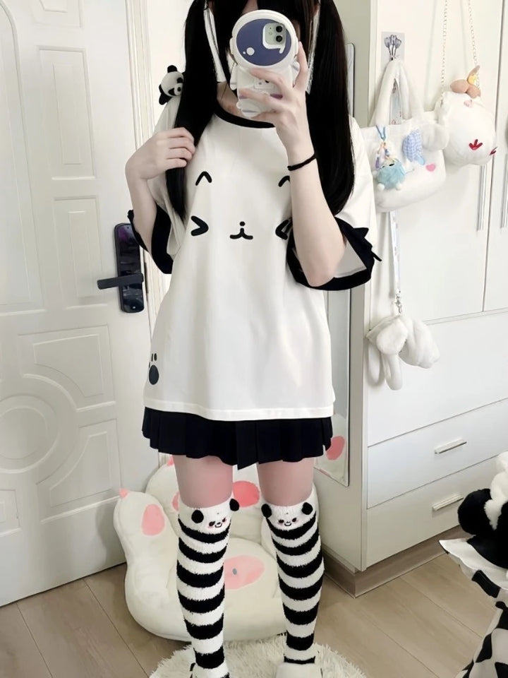 T-Shirt with Kawaii Winky Cat Face