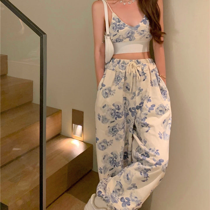 Two-Piece-Set: Joggers With Floral Print + Matching Crop Top