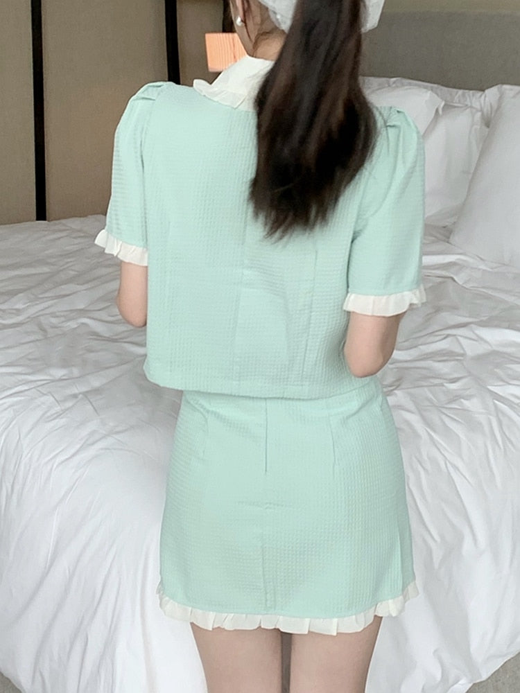 Outfit-Set: Button-Down Blouse With Ruffled Collar + Matching High-Waist Skirt