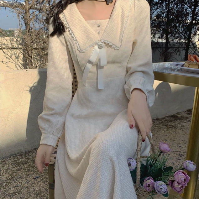 Longsleeved Midi Dress With Square Collar And Bow