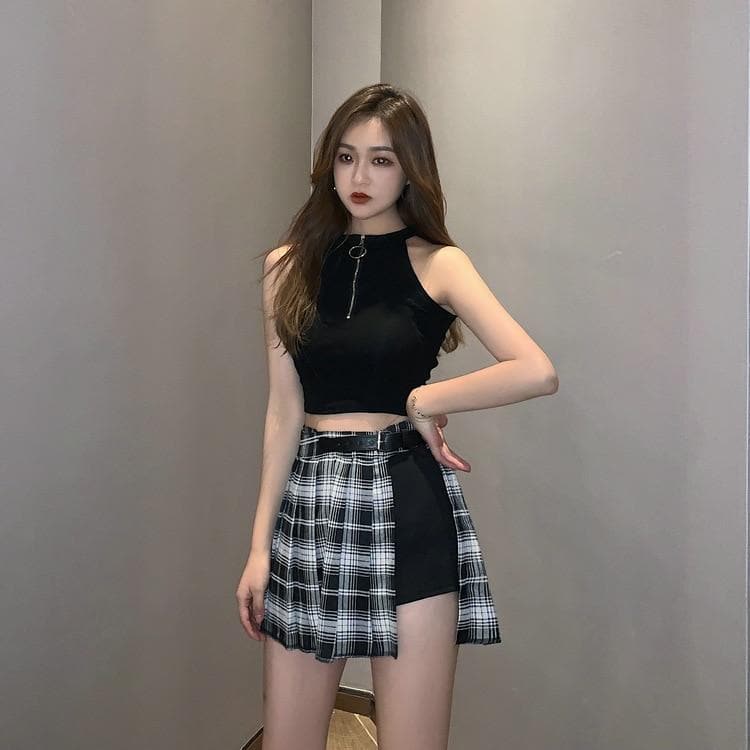 Pleated Skorts (Skirt x Shorts) with Rivet Accents - Asian Fashion Lianox