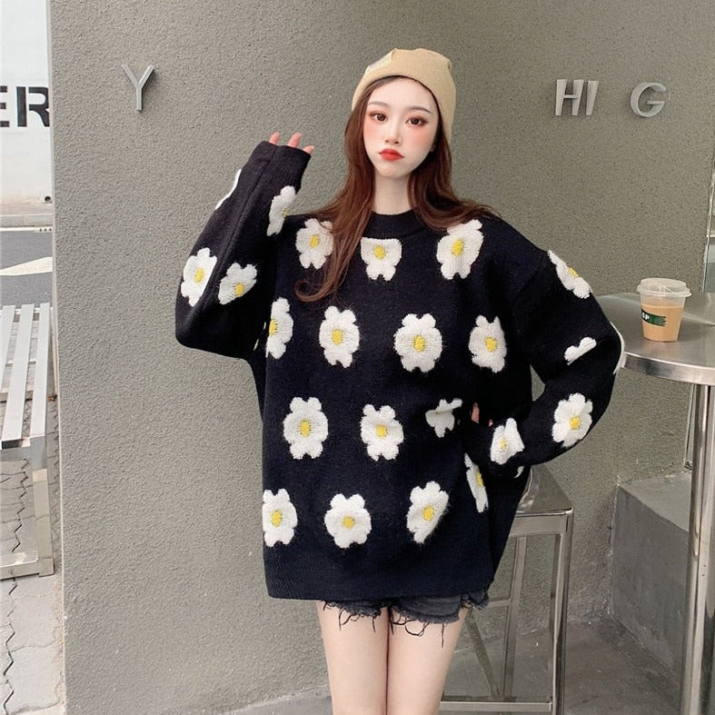 Loose-Fitting Sweater With Flower Pattern