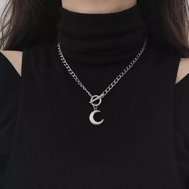 Silver Chain Necklace With Clasp And Moon Pedannt - Asian Fashion Lianox