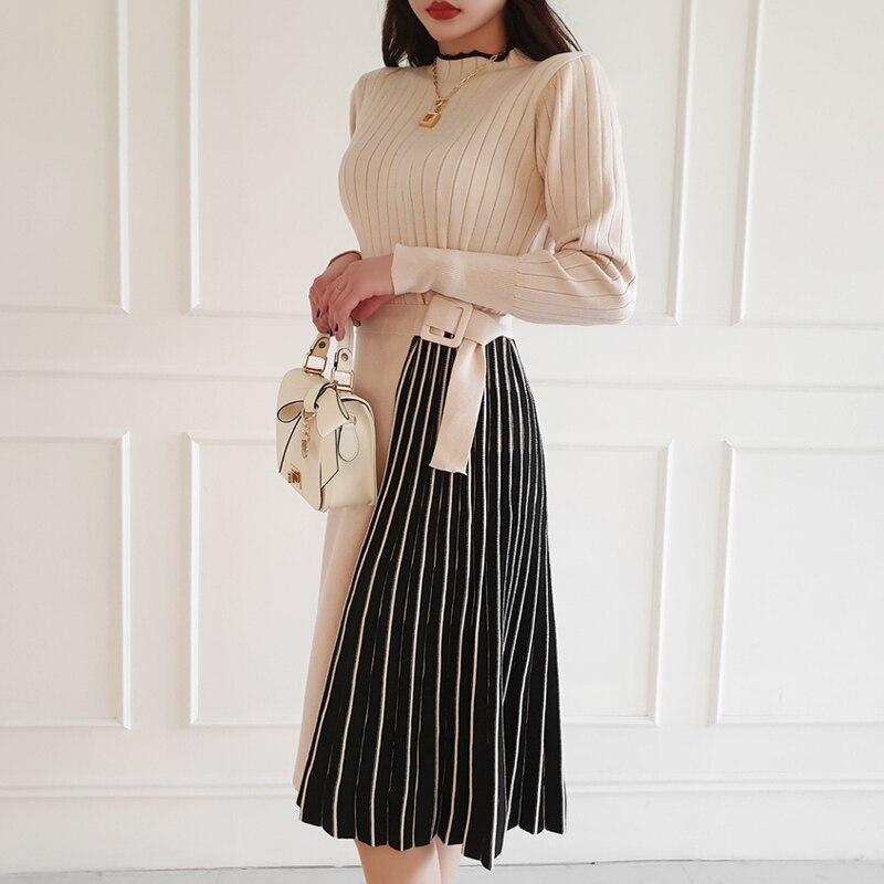 Two-Colored Dress With Stripes And Long Sleeves