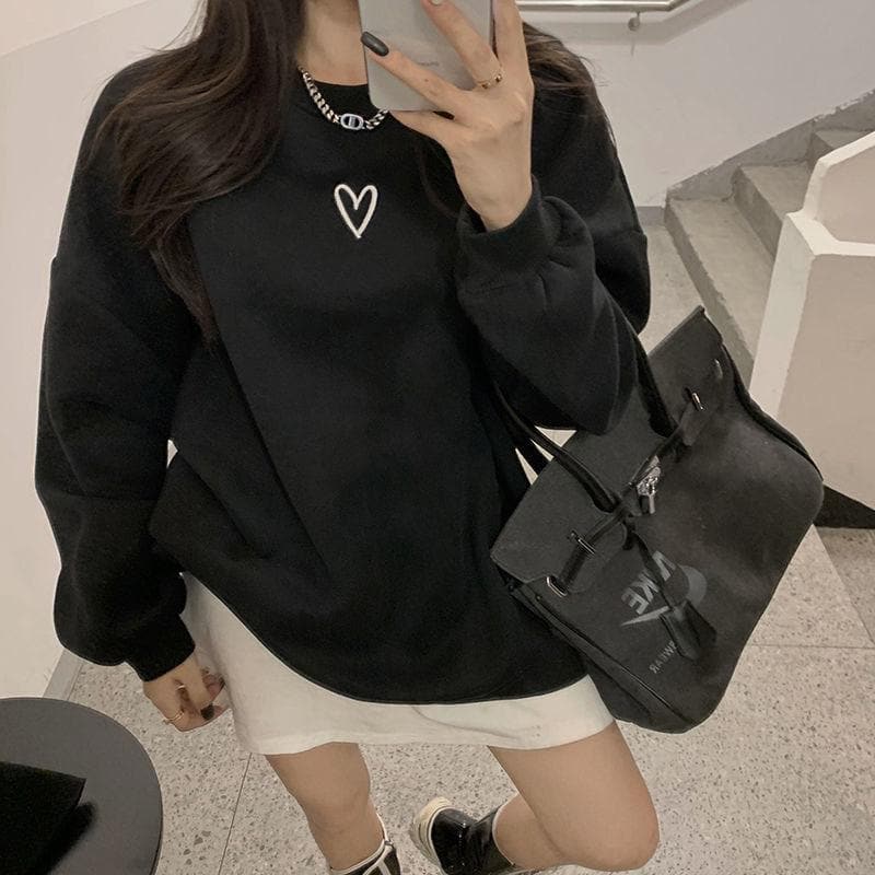 Sweatshirt With Heart Print - Asian Fashion Lianox