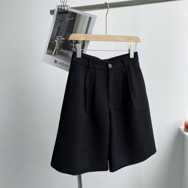 Knee-Length Shorts With Pleated Details