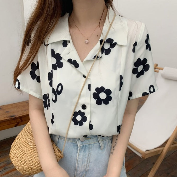 Short-Sleeved Shirt With Flower Pattern