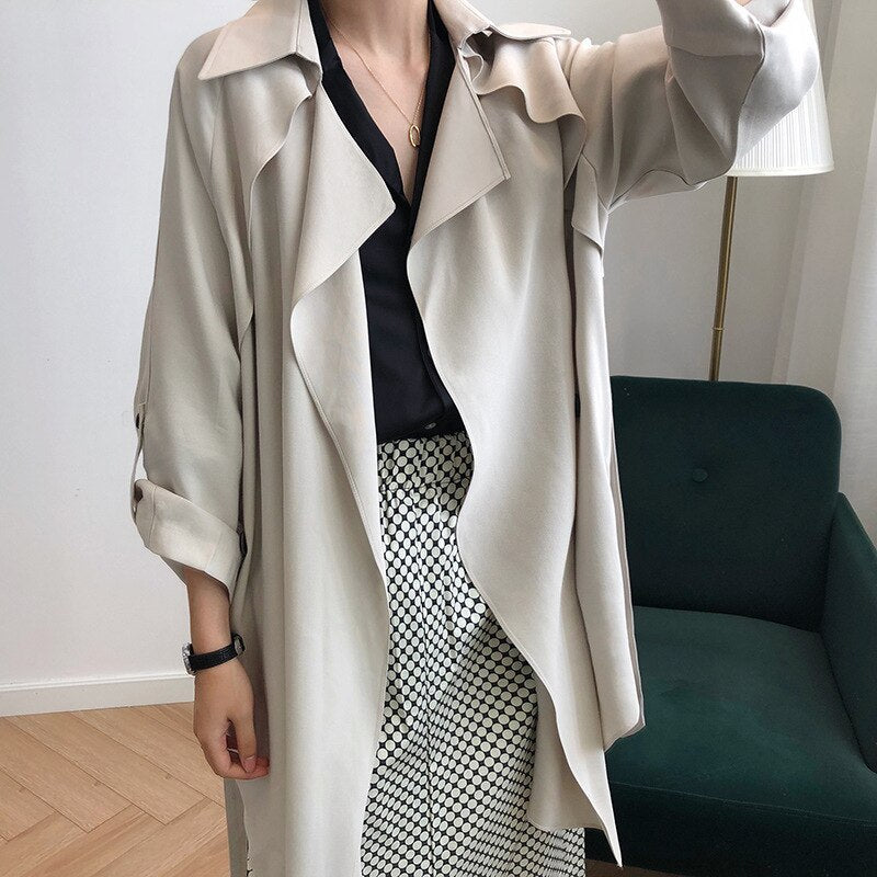 Thin Trenchcoat With Mid-Length Sleeves