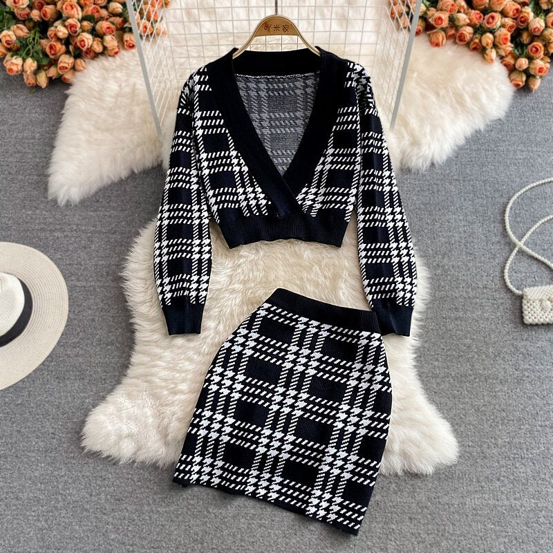 Outfit-Set: Plaid Sweater With V-Neck + Matching High-Waisted Skirt