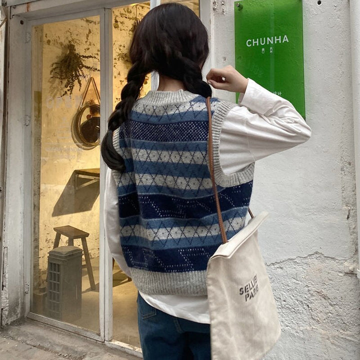 Knitted V-Neck Vest With Pattern