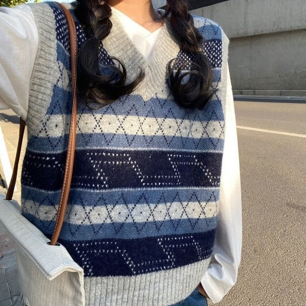 Knitted V-Neck Vest With Pattern