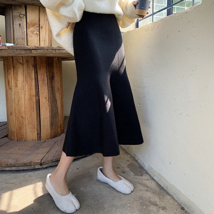 Mid-Calf Skirt With High Waist And Pleated Details